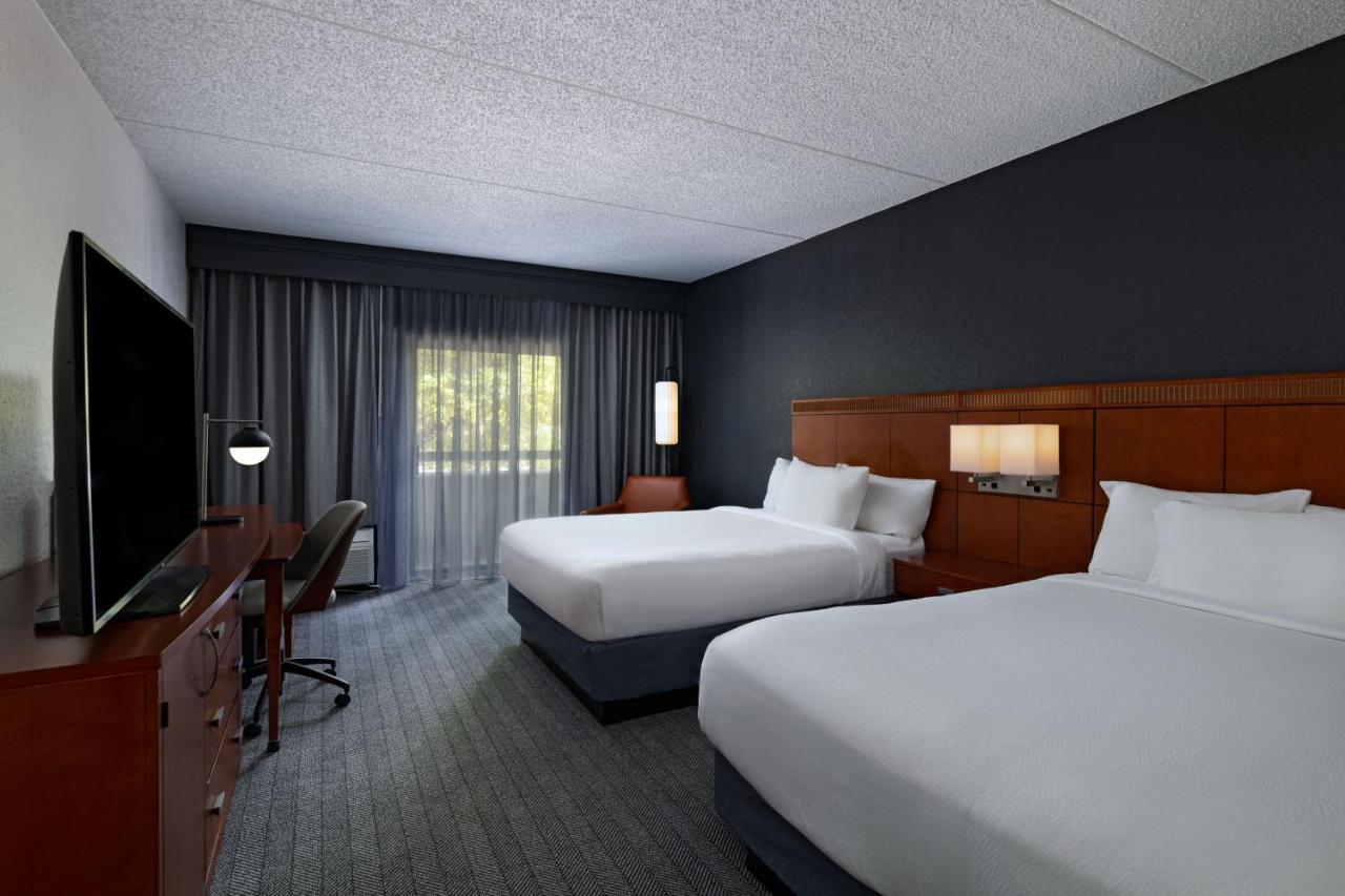 Отель Courtyard By Marriott San Antonio Downtown Экстерьер фото