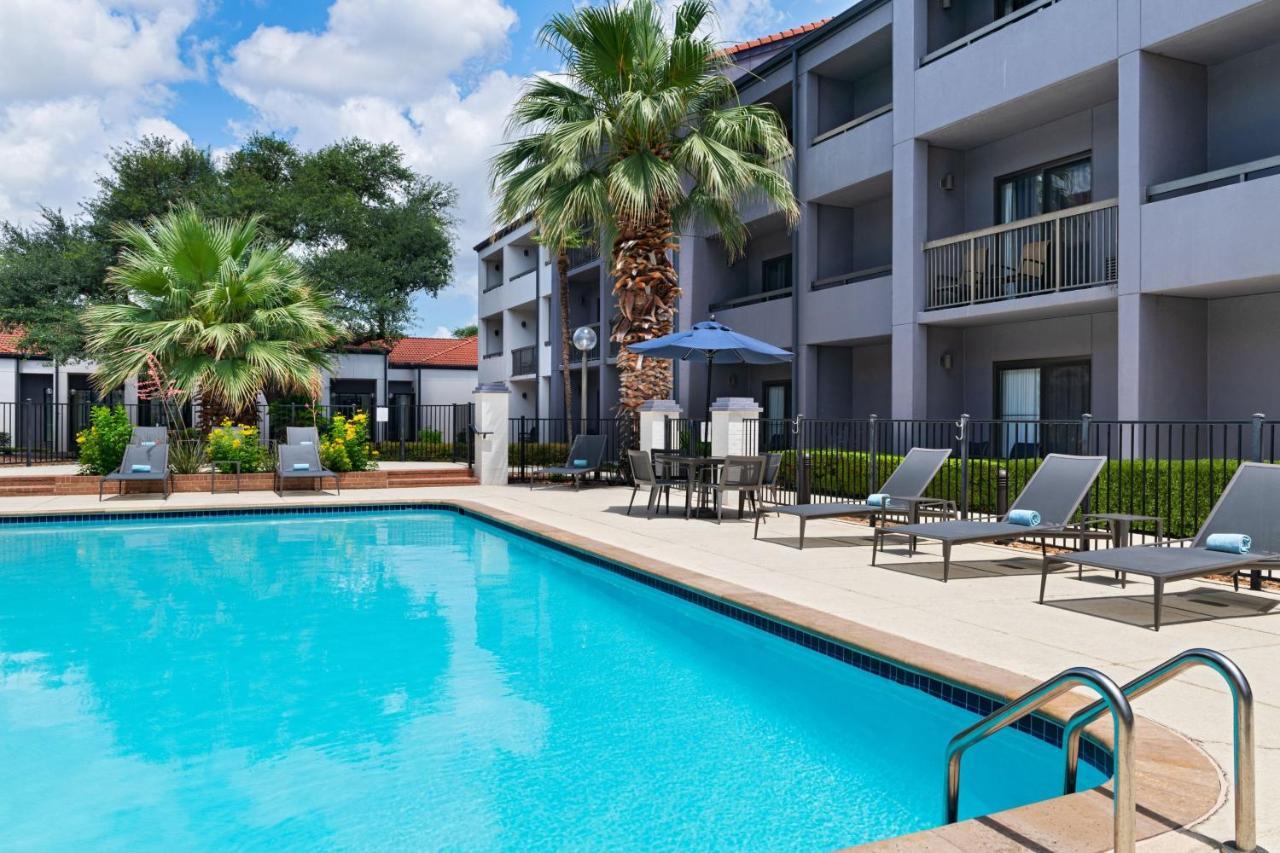 Отель Courtyard By Marriott San Antonio Downtown Экстерьер фото