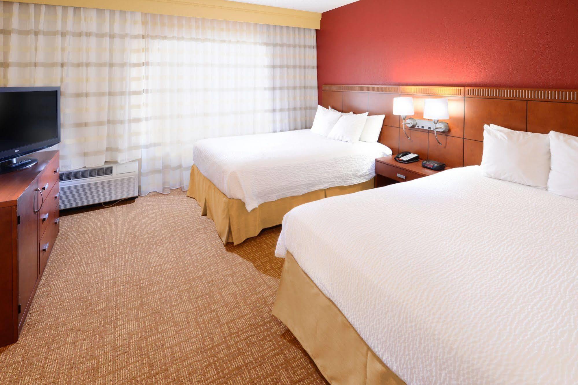 Отель Courtyard By Marriott San Antonio Downtown Экстерьер фото