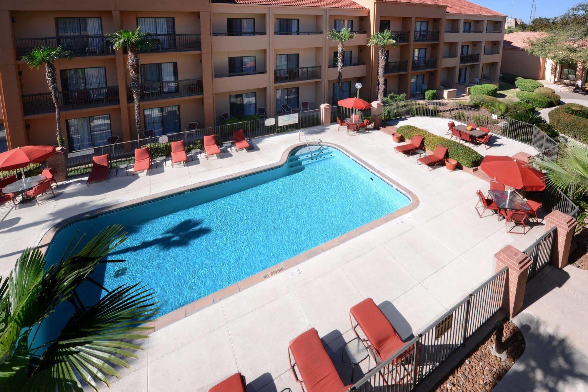 Отель Courtyard By Marriott San Antonio Downtown Экстерьер фото